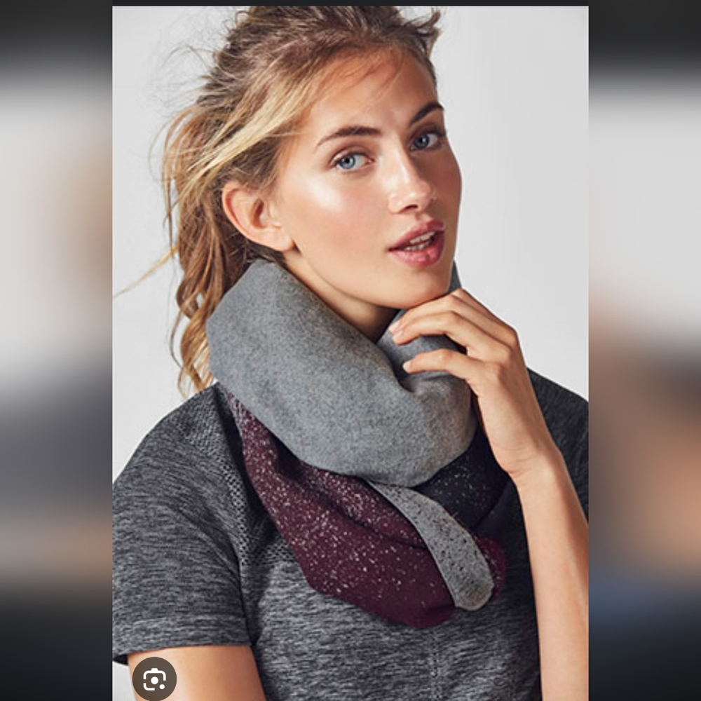 Fabletics Ombre Oversized Reversibke Scarf